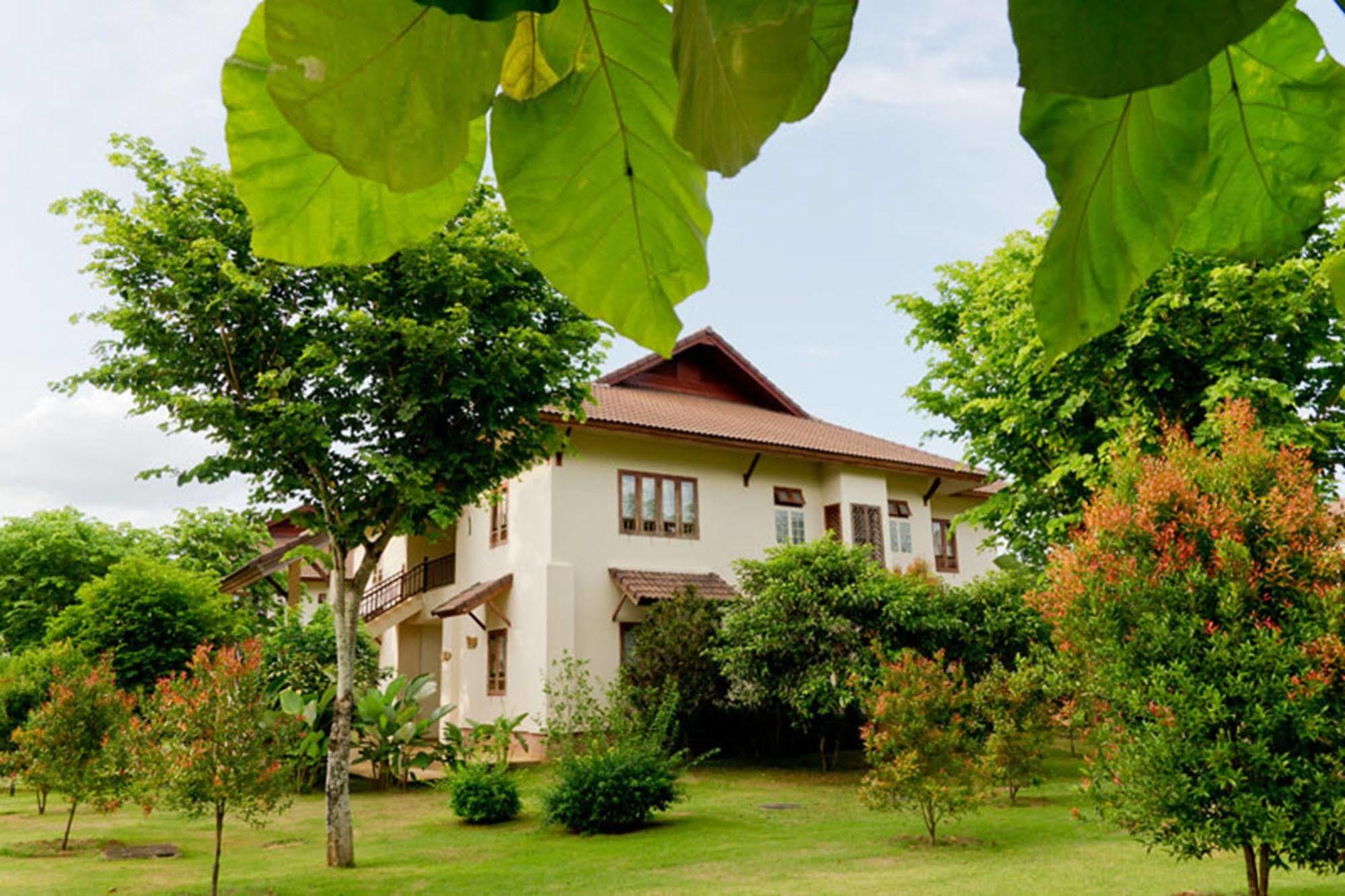 Teak Garden Resort, Чианграй Экстерьер фото